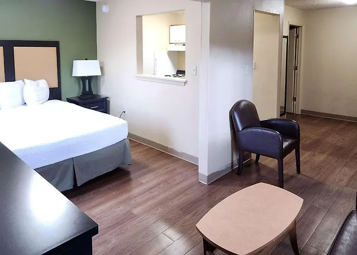 Hotel Suburban East *