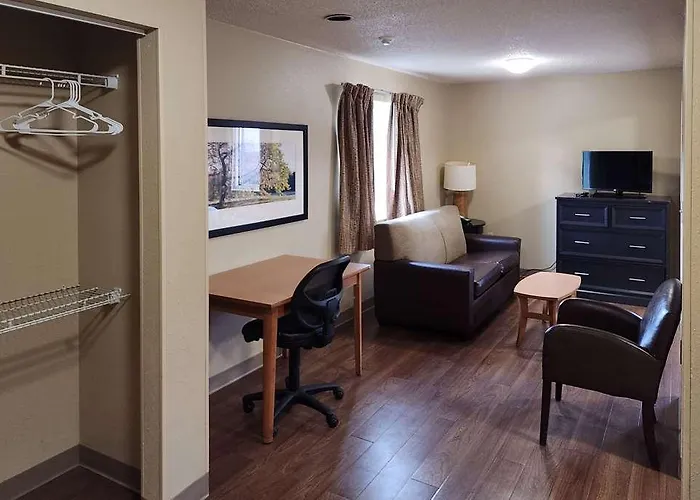 Hotel Suburban East Columbus